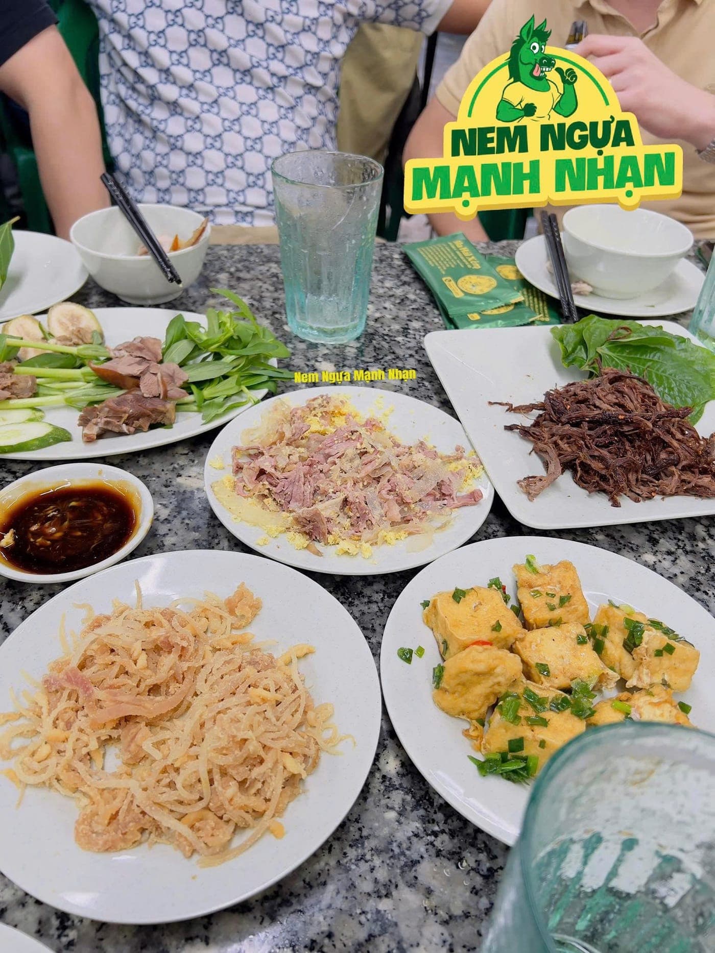 Hình ảnh nem ngựa Mạnh Nhạn 40
