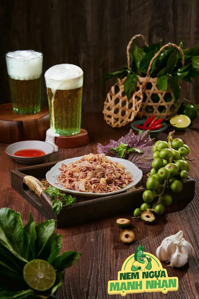 Cách thưởng thức nem ngựa Mạnh Nhạn